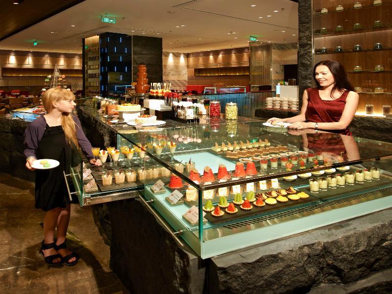 Hotel Nikko Tianjin Buitenkant foto A buffet at a hotel