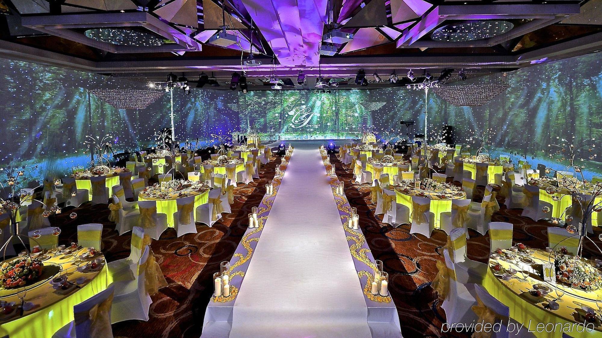 Hotel Nikko Tianjin Buitenkant foto The interior of the 2011 Hall of Fame