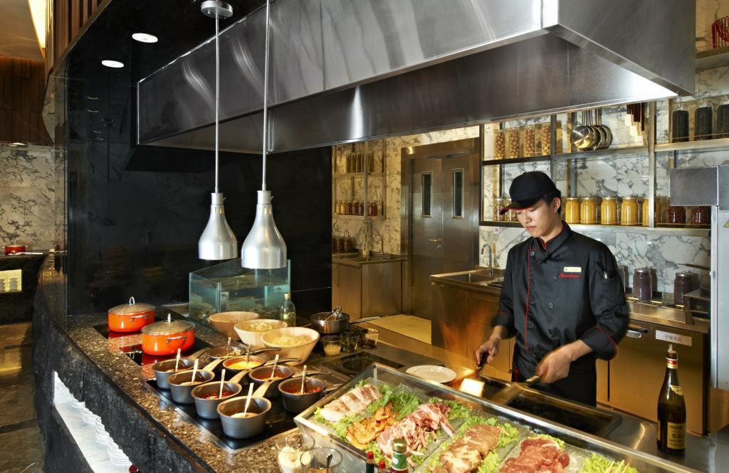Hotel Nikko Tianjin Buitenkant foto A live kitchen at a hotel