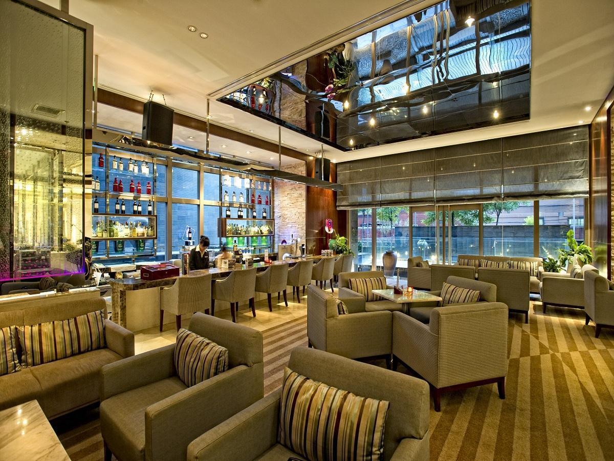 Hotel Nikko Tianjin Buitenkant foto The lounge at the airport