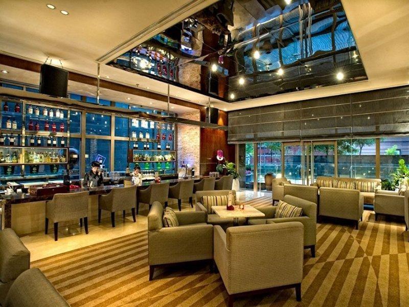 Hotel Nikko Tianjin Buitenkant foto The lounge at the airport