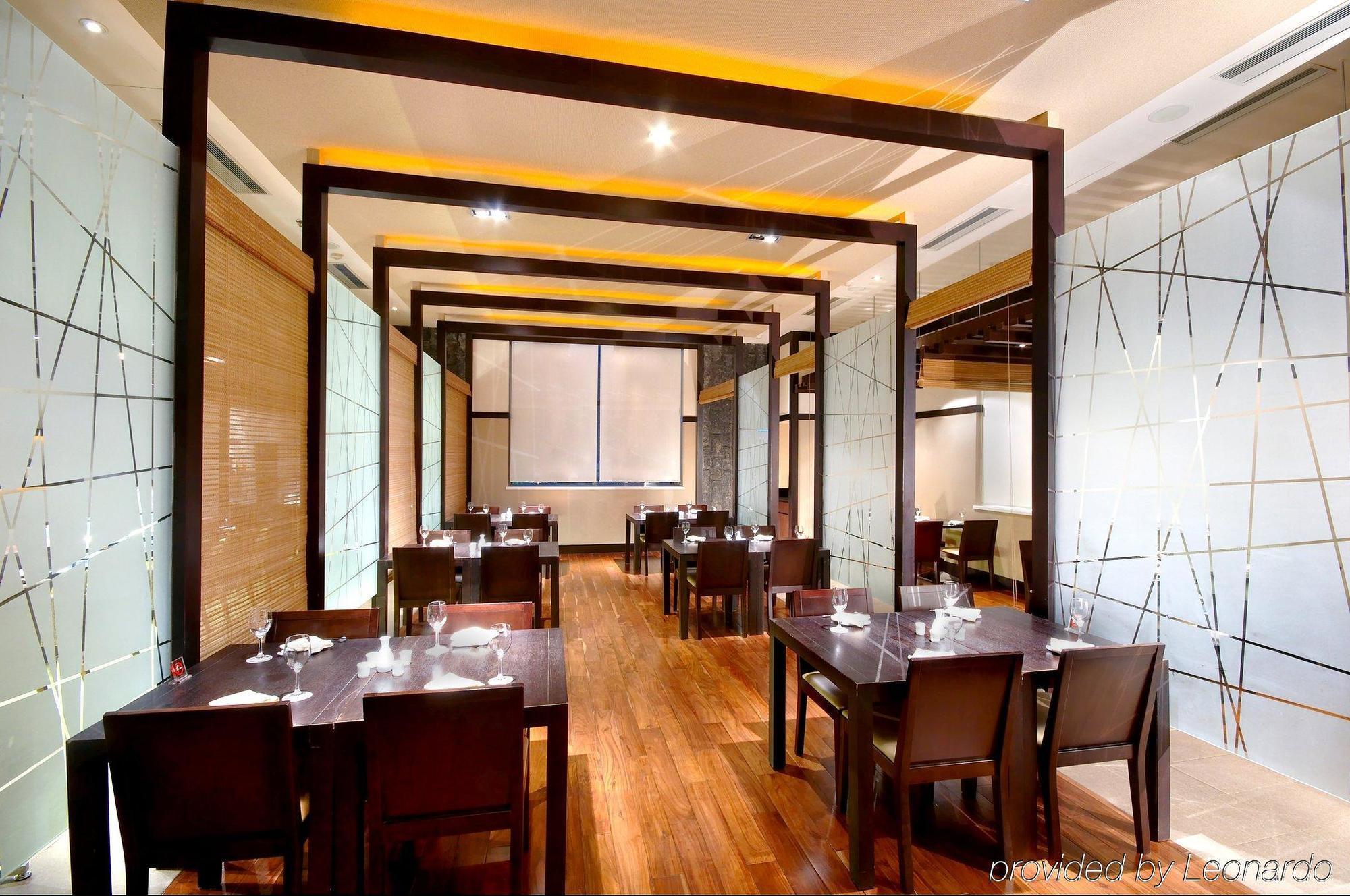 Hotel Nikko Tianjin Buitenkant foto The interior of the restaurant