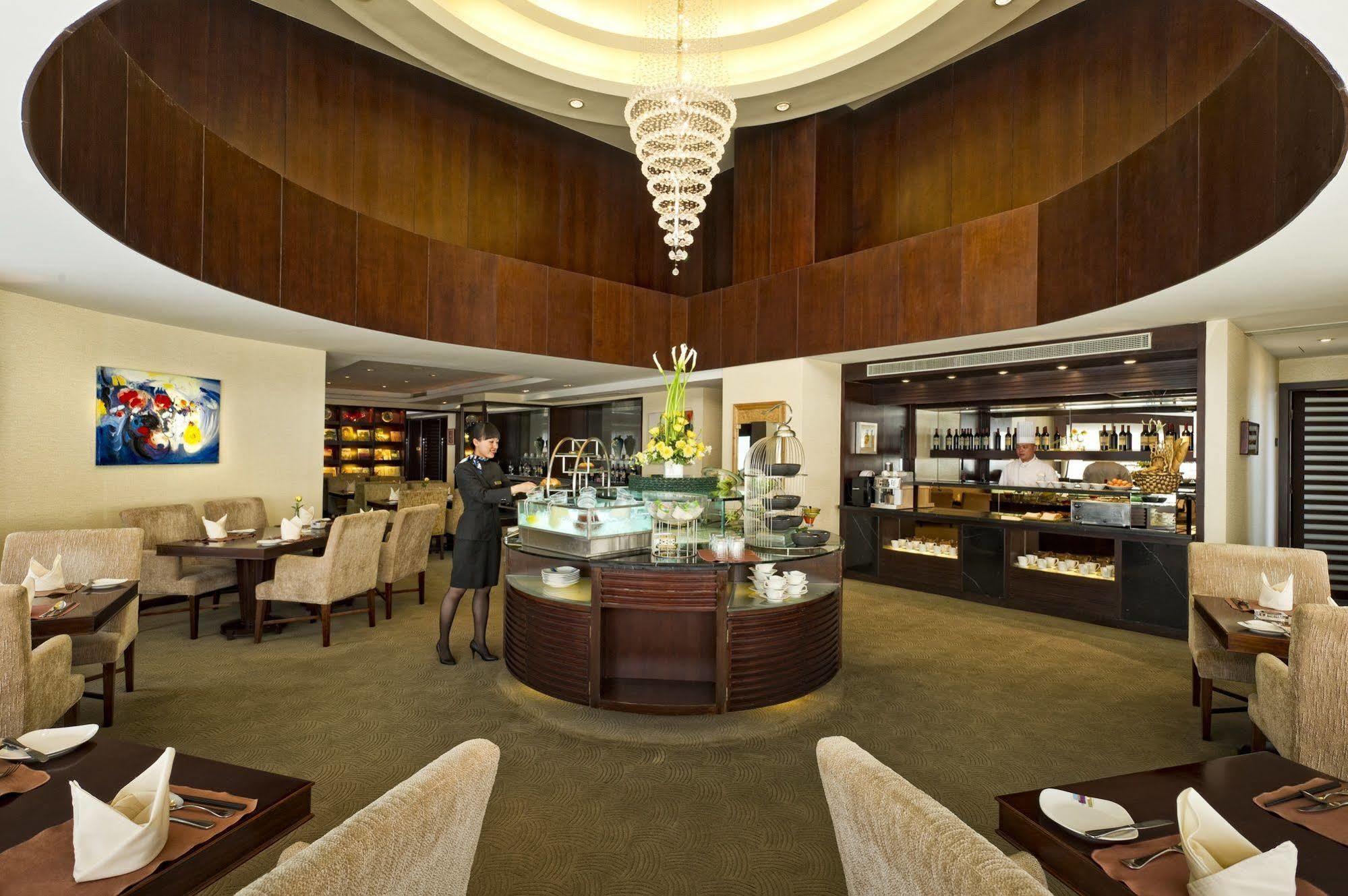 Hotel Nikko Tianjin Buitenkant foto The lounge at the airport